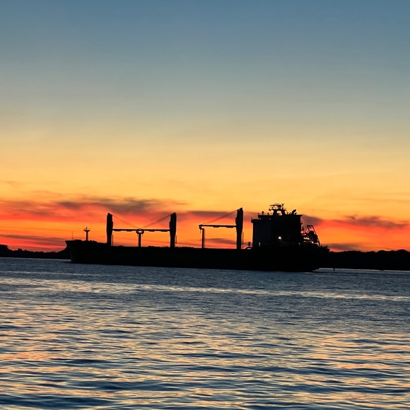 Meet your Posher, E - Picture 1 of 1